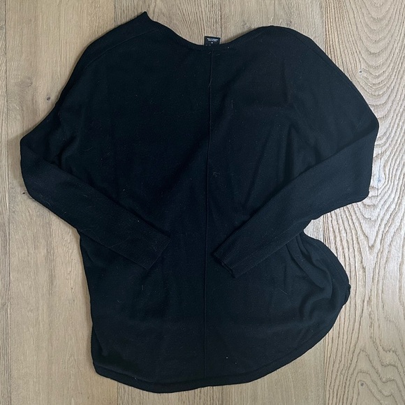 Trouve Black V-Neck Light Pullover Sweater - Picture 2 of 4